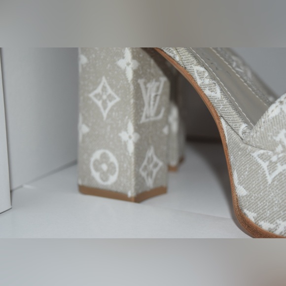 Louis Vuitton MONOGRAM Womens Platform & Wedge Sandals 2023 SS - Picture 7 of 14